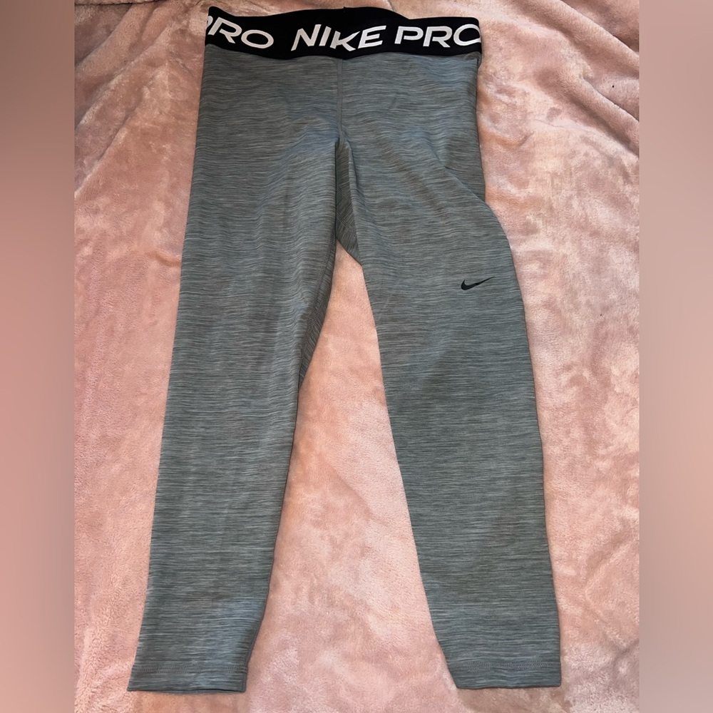 Nike pro cropped leggings